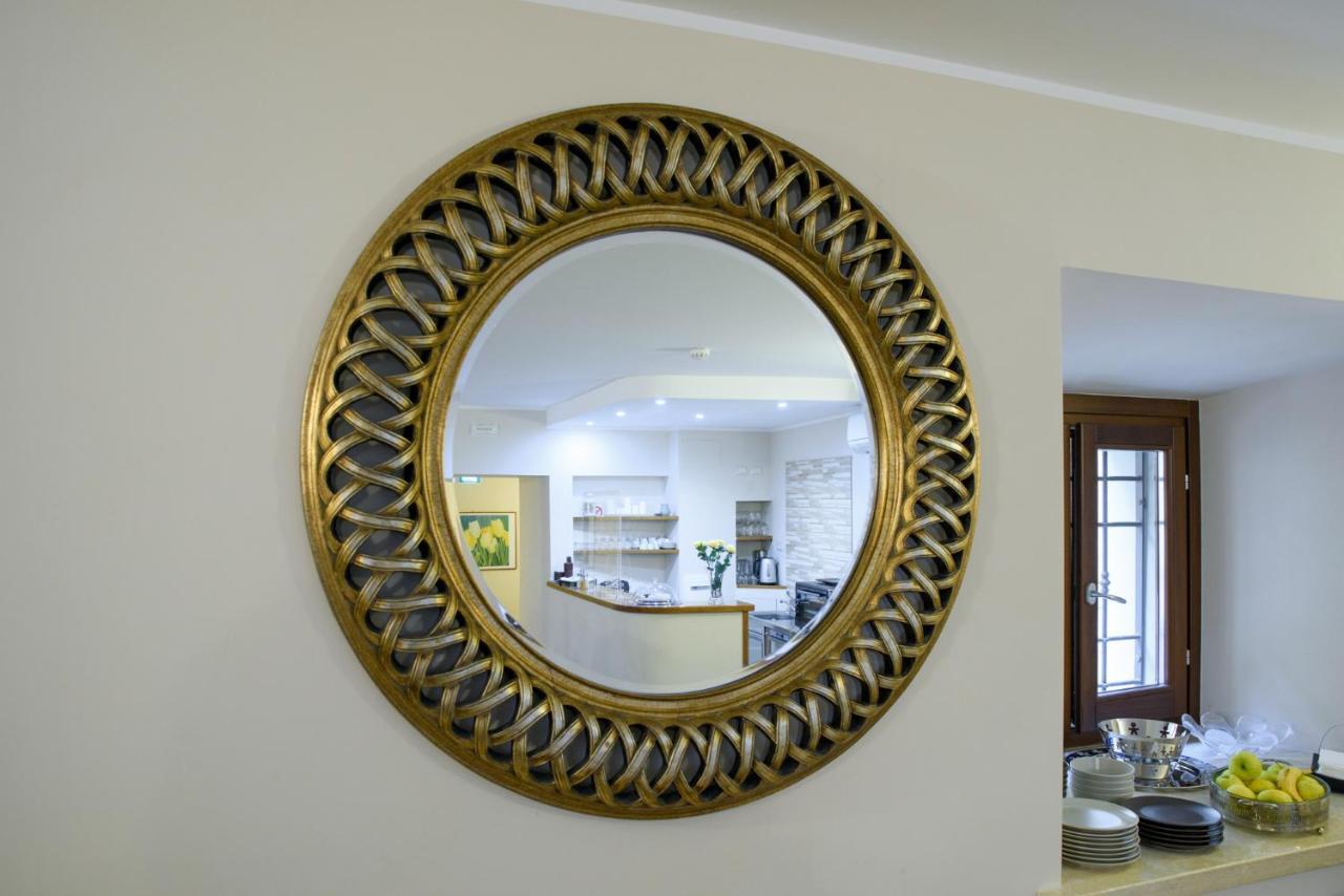 Flora Hotel โตดี ภายนอก รูปภาพ