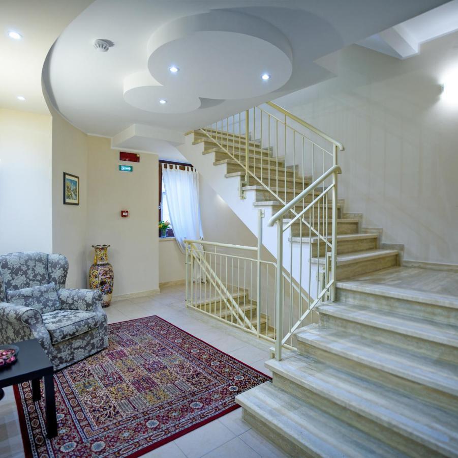 Flora Hotel โตดี ภายนอก รูปภาพ