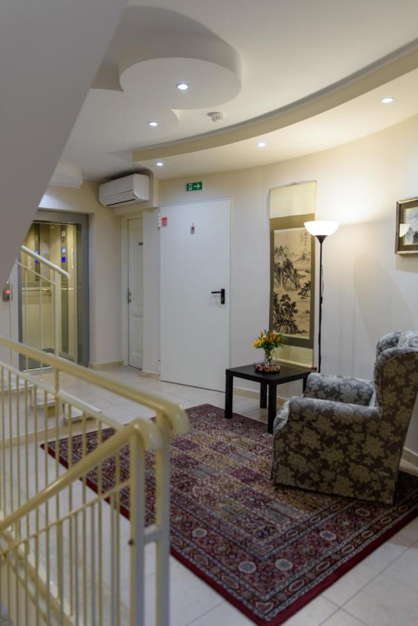 Flora Hotel โตดี ภายนอก รูปภาพ